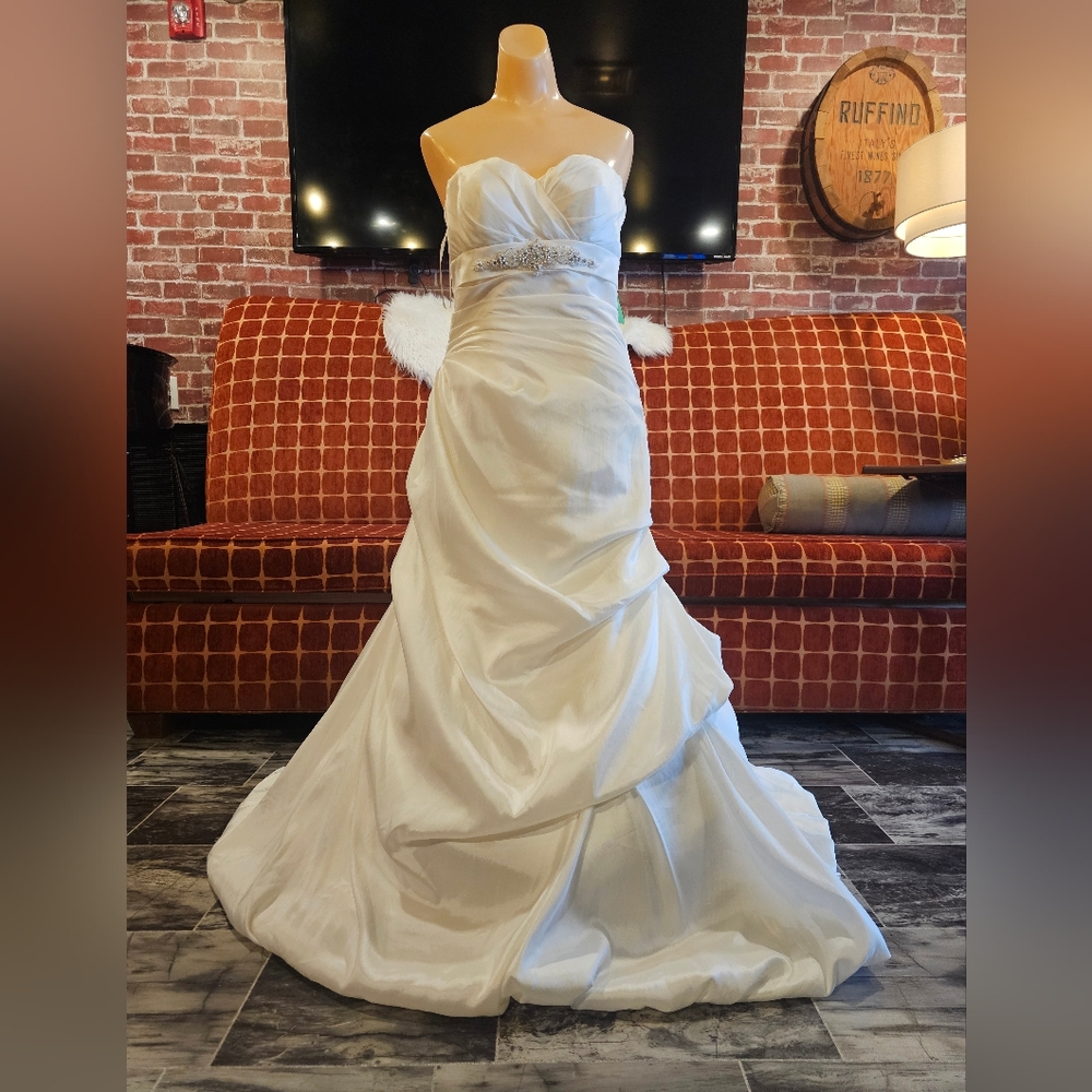 Ivory Strapless Wedding Dress Size 8